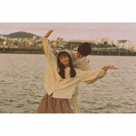 Couple Poses Reference, Fotografi Vintage, 사진 촬영 포즈, Couples Vibe, Ulzzang Couple, Human Poses Reference, Cinematic Photography, Couple Photography Poses, Pose Reference Photo