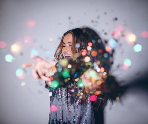 Artsy Photography, Cute Birthday Pictures, 21st Birthday Photoshoot, Shotting Photo, Birthday Photography, Portrait Photography Poses, Trik Fotografi, Instagram Photo Inspiration, Birthday Pictures