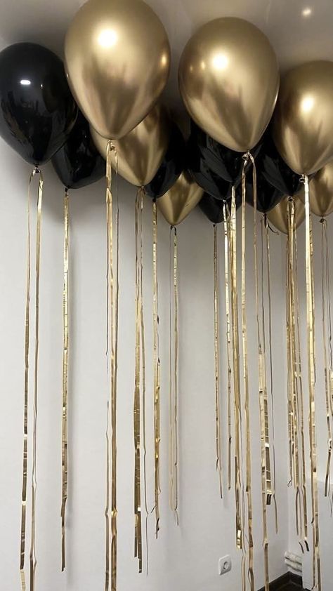 21st Birthday Black And Gold Theme, Golden Birthday Men, Nye Party Decorations Aesthetic, Formal Ball Decorations, Gold And Black New Years Party, House Party Inspiration, Black Gold White Birthday Decorations, 18th Birthday Party Ideas Black And Gold, Birthday Gold Decorations