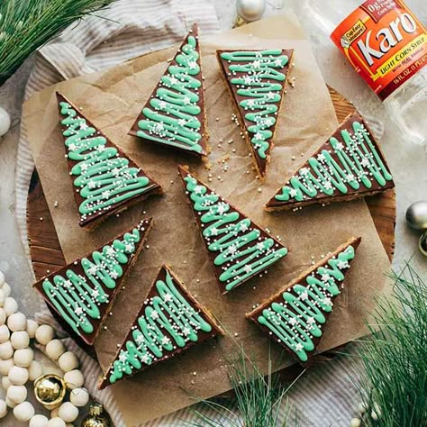 Peanut Butter Christmas Tree No-Bake Bars - Karo Karo Syrup No Bake Bars, Bake Banana, Tree Bar, Karo Syrup, Peanut Butter Jar, Peanut Butter No Bake, Tree Cookies, Pie Bars, Christmas Tree Cookies