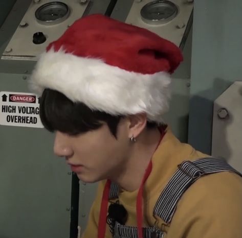 jungkook koo kookie tiny icons bts bangtan cute lq low quality christmas holiday xmas hat Christmas Bios For Instagram, Jungkook Christmas Icon, Christmas Jungkook, Bts Christmas, Bts Predebut, Christmas Memes, Icons Bts, Jungkook Selca, Cute Couple Drawings