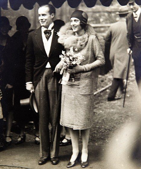 Toy boy: Sheila Milbanke weds second husband 'Buffles' 1920s Socialite, Bessie Love 1920s, Louise Brooks 1920s, British Aristocracy, Diana Cooper, 1920s Silent Film, Downton Abbey Sibyl, Mitford Sisters, Rosslyn Chapel