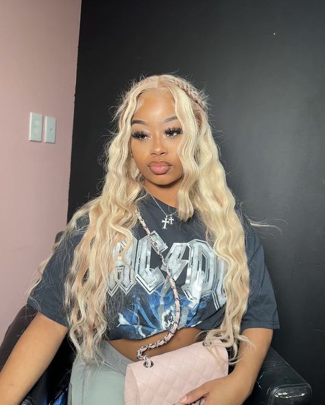 Blonde Hair Outfit Ideas, Birthday Hair Black Women, Blonde Prom Hair, Blonde Wig Hairstyles, Cutesy Hairstyles, Vacay Hairstyles, Side Shaved Hair, Blonde Side Part, Blonde Hair Outfits