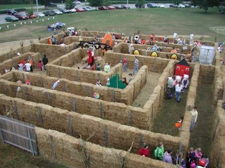 Straw Bale Maze, Hay Maze Layout, Straw Maze, Hay Maze, Maze Ideas, Pumpkin Patch Ideas, Pumpkin Patch Farm, Pumpkin Patch Party, Halloween Maze