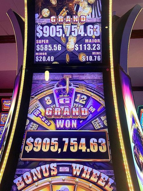 Player Wins Over $900k Jackpot at Ellis Island Casino & Brewery/Village Pubs #slots #jackpot #lasvegas Winning Slot Machines, Casino Machines, Casino Jackpot, Fremont Street Experience, Jackpot Casino, Island Hotel, Video Poker, High Roller, Ellis Island