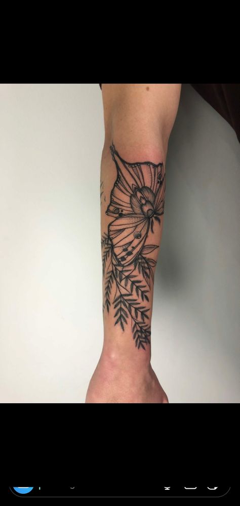 Fern And Moth Tattoo, Floral Quarter Sleeve Tattoo, Us Tattoo Ideas, Tattoo Ideas Moth, Tlou Tattoo, The Last Of Us Tattoo, Quarter Sleeve Tattoo, Last Of Us Tattoo, General Tattoo