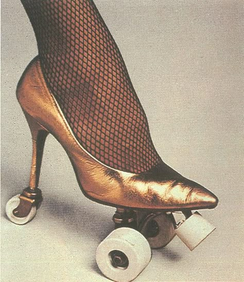 High heel roller skate | Philip Garner, 1986 - nothing could go wrong with this invention, right? Weekend Mode, Gold Stilettos, Roller Disco, Ugly Shoes, Roller Girl, Roller Derby, Roller Skate, Unique Shoes, Roller Skates