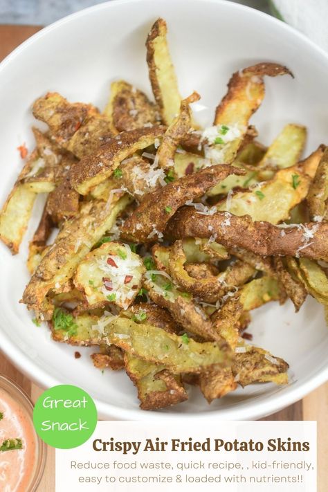 Crispy Air Fryer Potato Skins are so tasty, easy to customize, reduce food waste and are kid friendly. Quick and easy snack recipe! Air Fried Potato Skins, Airfryer Potato Skins, Healthy Potato Skins Recipe, Potato Skins Air Fryer, Fried Potato Skins, Healthy Potato Skins, Air Fryer Potato Skins, Deli Style Sandwiches, Crispy Potato Skins