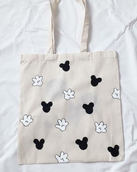 Disney Tote Bags Diy, Painted Canvas Bags, Tote Bag Business, Diy Tote Bag Design, Disney Tote Bags, Disney Tote, Handpainted Tote Bags, Handpainted Bags, Crochet Edging Patterns