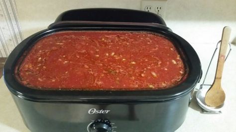 Spaghetti Sauce No Meat, Canning Pasta Sauce, Spaghetti Sauce Recipe Crockpot, Roaster Recipes, Crockpot Spaghetti Sauce, Slow Cooker Spaghetti Sauce, Canned Spaghetti Sauce, Crockpot Pasta, Pressure Canning Recipes