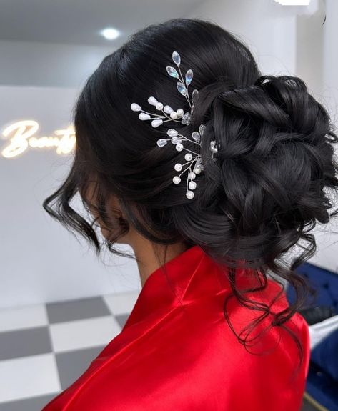 Royal Hairstyles, Easy Hairstyles For Thick Hair, Wedding Hairstyles Bride, Ball Hairstyles, Quince Hairstyles, Mom Hairstyles, Hair Tutorials For Medium Hair, Wedding Hair Inspiration, Wedding Hairstyles Updo