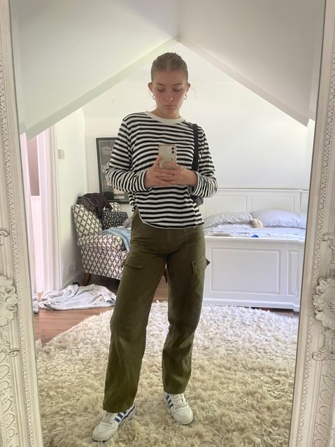 Cargo Outfit, Cargo Pants Outfit, Scandi Style, Ootd Fashion, Pants Outfit, Cargo Pants, Insta Fashion, Khaki Pants, Autumn Fashion