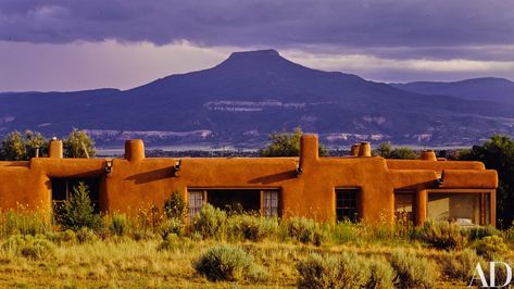 Legendary artist Georgia O’Keeffe made the beloved 21,000-acre Ghost Ranch in Northern New Mexico Ghost Ranch New Mexico, Ghost Ranch, Travel New Mexico, Life Goals Pictures, Georgia O Keeffe, New Mexican, Sleeping Under The Stars, O Keeffe, Land Of Enchantment