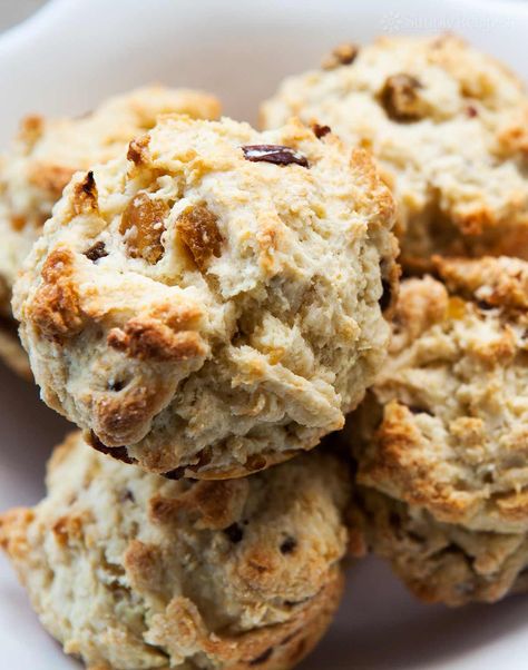 Soda Bread Biscuits! Like mini Irish soda breads, these biscuits are made with flour, baking soda, sugar, butter, and buttermilk. Add-ins like raisins and caraway seeds optional. Fun idea for St. Patrick's Day! On SimplyRecipes.com Low Sugar Baking, Irish Soda Bread Muffins, Sugar Fruit, Bread Biscuits, Irish Cooking, Fruit Scones, Irish Soda Bread Recipe, Sugar Recipes, Irish Soda