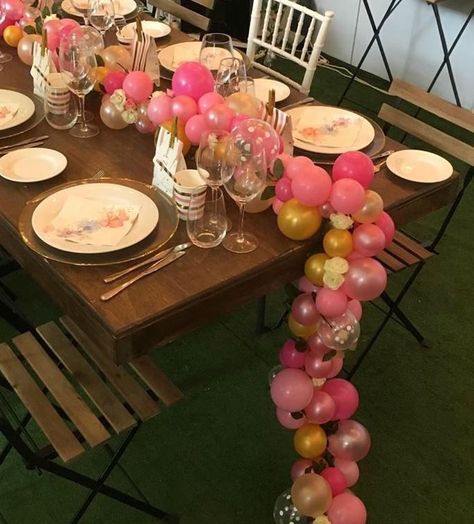 Birthday Dinner Party Decorations, Balloon Table Runner, Balloon Table Decorations, Balloon Table Centerpieces, Organic Table, Balloons Galore, Table Garland, Dinner Party Decorations, Birthday Dinner Party