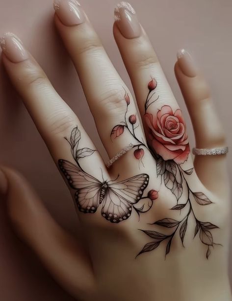 Girly Hand Tattoos, Tattoo Main, Hand Tattoo Ideas, Hand And Finger Tattoos, Beautiful Tattoos For Women, Pretty Hand Tattoos, Butterfly Tattoos For Women, Tattoos For Women Flowers, Tasteful Tattoos