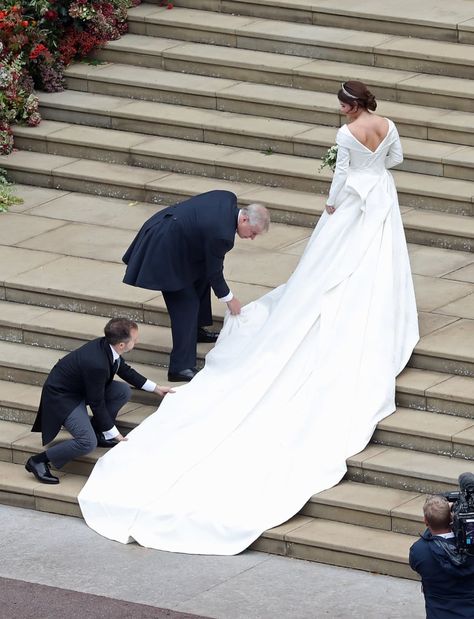 Eugenie Wedding Dress, Princess Eugenie Wedding, Eugenie Wedding, Royal Wedding Gowns, Jack Brooksbank, Most Beautiful Wedding Dresses, Royal Wedding Dress, Elisabeth Ii, Royal Brides