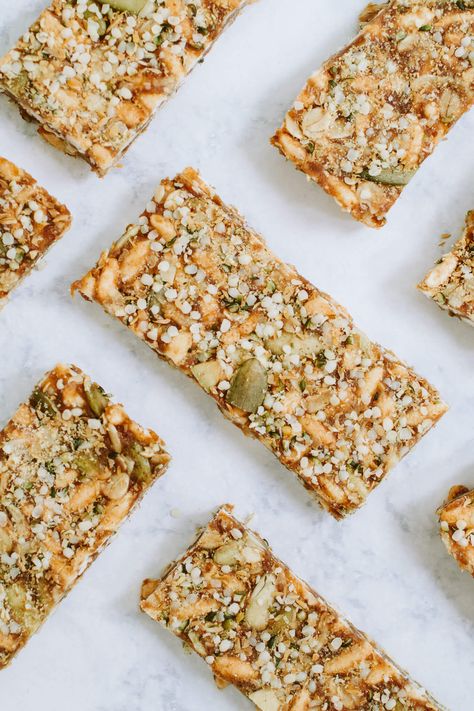 Puffed Rice and Seed Bars | http://nourishedbynutrition.com/puffed-rice-seed-bars/ Muesli Bar Recipe, Gerd Recipes, Rice Bar, Quinoa Bars, Puffed Wheat, Seed Bars, Healthy Granola Bars, Muesli Bars, Healthy Bars