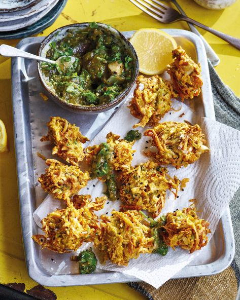 Leek Pakoras - Avant-Garde Vegan Avant Garde Vegan, Gaz Oakley, Onion Bhajis, Budget Meal Prep, Saag Aloo, Vegan Apps, Stuffed Squash, Produce Recipes, Aloo Recipes