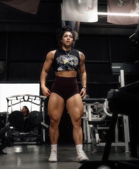 Female Powerlifter, Model Training, Buff Women, Fitness Inspiration Body, Big Muscles, Gym Inspiration, Muscle Girls, Workout Aesthetic, Body Inspiration