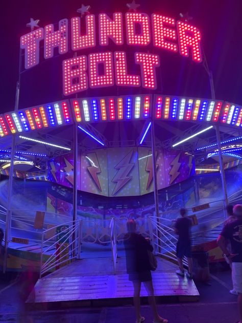 Movie Theater Aesthetic, Game Expo, Clowncore Aesthetic, Carnival Background, 80s Aesthetic, Fun Fair, Movie Theater, Aesthetic Photo, Theme Park