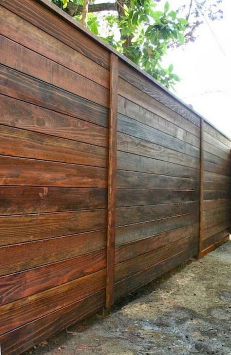 Cheap Privacy Fence, Yard Privacy, Diy Privacy Fence, Fence Options, Landscape Layout, Wood Fence Design, Modern Front Yard, Landscaping Software, Privacy Fence Designs