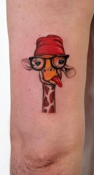 Tattoos Giraffe, Small Giraffe Tattoo, Hippo Tattoo, Lioness Tattoo Design, Giraffe Tattoo, Animal Tattoos For Women, Penguin Tattoo, Cute Cat Tattoo, Tattoo Animal