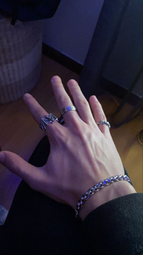 Rings Lesbian Style, Masc Hands With Rings, Masc Lesbian Rings Aesthetic, Gay Rings Aesthetic, Masc Accessories, Masc Rings, Masc Jewelry, Hands With Rings, Masc Lesbian