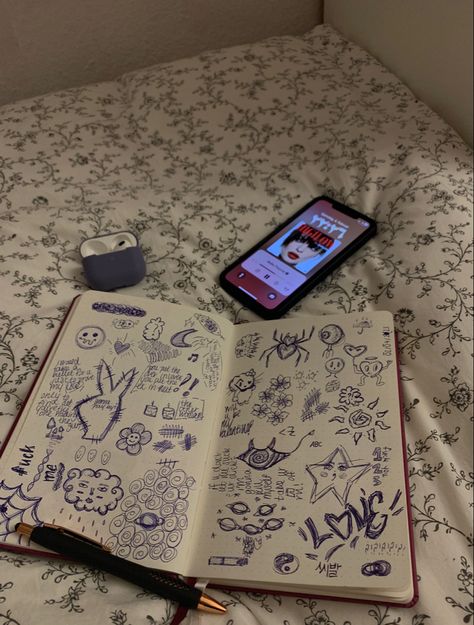 drawing / art / sketchbook / podcast / autumm vibe / aesthetic / downtown aesthetic / downtown girl Downtown Drawing, Downtown Girl, Book Drawing, Journal Inspo, Doodle Drawings, Girl Drawing, Sketch Book, Doodles, Sketch