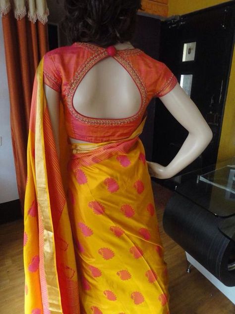 Designs Dress, Backless Blouse Designs, Ideas Embroidery, Saree Blouse Neck Designs, Sari Blouse Designs, Indian Saree Blouses Designs, Blouse Designs Indian, Silk Saree Blouse Designs, Dress Embroidery