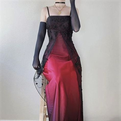 90s Prom Dresses, Vampire Dress, Prom Dress Inspiration, Red Ombre, Fairytale Dress, Gown Prom, Prom Outfits, Beaded Gown, Grad Dresses