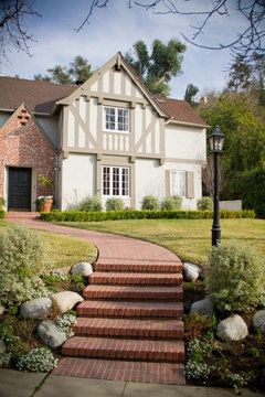 Exterior body color and trim Tudor Exterior Paint, Tutor Style Homes, Stunning Living Rooms, Tudor Renovation, Tudor Exterior, Terrace Exterior, Tudor House Exterior, Renovation Exterior, Exterior Color Palette