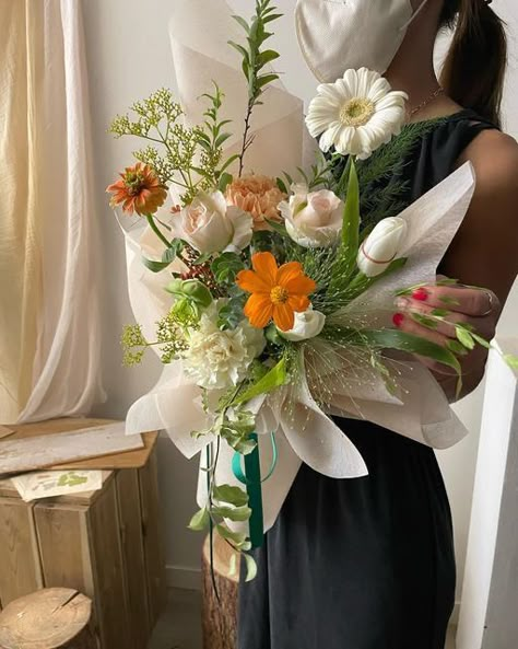 Bucket Flowers, Orange Bouquets, Prettiest Bouquet, Flower Bouquet Diy, Flower Bucket, Florist Shop, Hand Bouquet, Flowers Bouquet Gift, Flower Studio