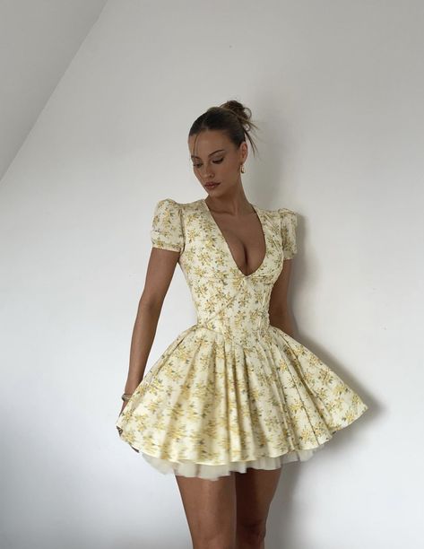 Short Yellow Dress Aesthetic, Cute Yellow Mini Sundress, Yellow Sundress Aesthetic, Yellow Dress Aesthetic, Flowy Sleeveless Yellow Mini Dress, Yellow Mini Floral Summer Dress, Short Yellow Dress, Yellow Clothes, Dress Aesthetic