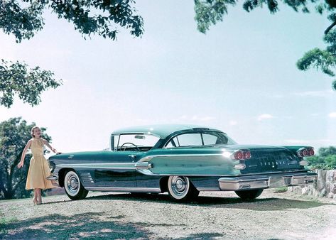 1958 Pontiac, 60s Cars, Pontiac Cars, Ad Copy, Pontiac Bonneville, Car Advertising, Us Cars, Car Posters, Car Ads