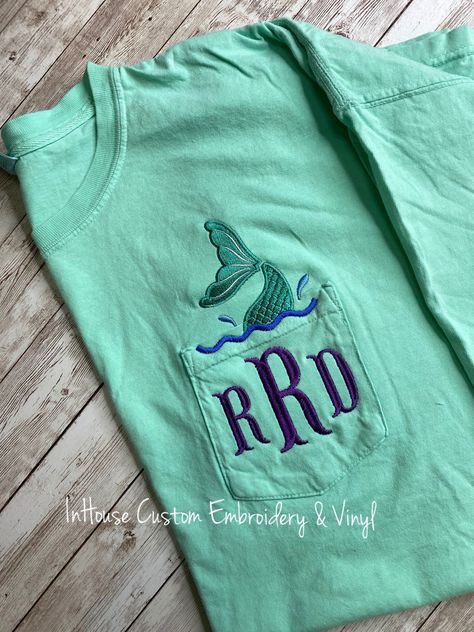 Mermaid Tail Monogram Pocket Tee | Comfort Color Tee | Monogram Tee | Summer Fun | Mermaid Life | Beach Life | Monogram Shirt Super Soft Comfort Color Brand Shirt, in Island Reef. Questions? Please feel to message us with questions, we are happy to help! Monogram Pocket Tees, Cricut Tshirt, Summer Monogram, Monogram Shirt, Monogram Outfit, Handmade Mermaid, Monogram Shirts, Mermaid Life, Applique Shirts