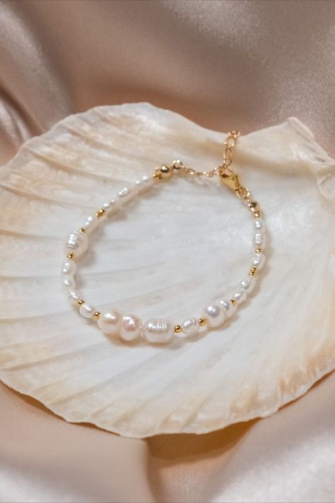 Mermaid Core Bracelet, Pearl Jewelry Aesthetic, Mermaid Core Aesthetic, Pearls Aesthetic, Aesthetic Mermaid, Siren Core, Real Pearl Bracelet, Mermaid Core, Mermaid Bracelet