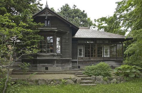 Rural Japanese House, Traditional Japanese House Exterior, Soot House, Japanese Porch, Exterior Design Traditional, Japanese Home Exterior, Japanese House Exterior, Japanese Cottage, Japanese Farmhouse