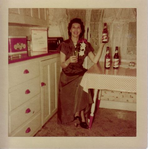 Accentuate The Positive, Schlitz Beer, Retro Photo, Family Album, Vintage Party, Vintage Life, Vintage Portraits, Vintage Magazine, Vintage Pictures