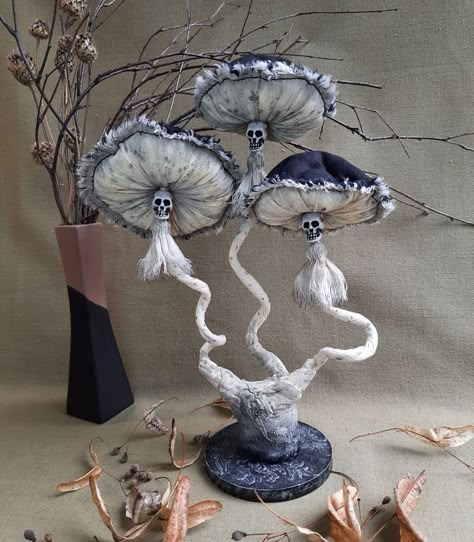 Black Mushrooms, Halloween Centerpieces, Creepy Gift, Black Mushroom, Decor Statue, Mushroom Crafts, Creepy Things, Fleurs Diy, Sculpture Art Clay