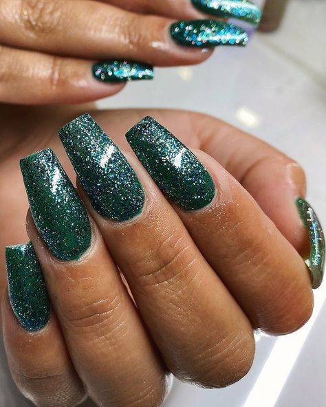 Green Sparkles Nails, Dark Sparkly Green Nails, Dark Green Nails With Sparkle, Glitter Dark Green Nails, Emerald Green Sparkly Nails, Dark Emerald Green Nails Acrylic Coffin, Emerald Green Grad Nails, Sparkly Green Nails Acrylic, Forest Green Glitter Nails