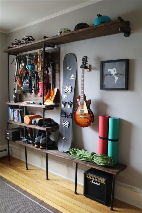 Rock Climbing Gear Storage, Storage For Camping Gear, Indoor Gear Storage, Climbing Gear Wall, Sport Gear Storage, Tech Storage Ideas, Home Maker Space, Gear Storage Room, Outdoor Gear Room