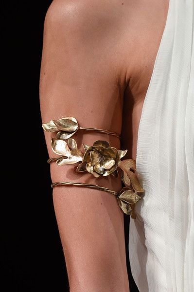 Desert Goddess, Greek Accessories, Apollo And Artemis, Greece Fashion, New York Spring, Greek Fashion, Greek Goddess, Spring Summer 2016, Ancient Greece