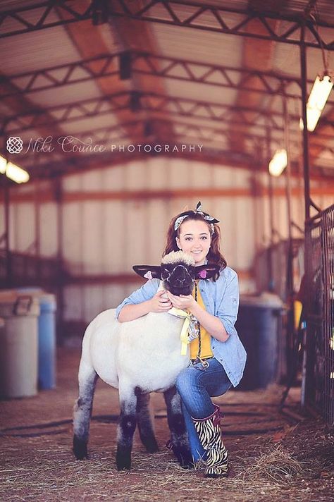 I know this is a lamb, but this would be cute with my show goats maybe ya senior picture??? Stock Show Pictures, Stockshow Senior Pictures, Ffa Lamb, Ffa Pictures, Goat Showing, Lamb Photo, Farm Senior Pictures, Livestock Photography, Senior Year Pictures