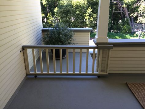 New rolling dog gate Porch Gate Ideas, Front Porch Gate Ideas, Front Porch Gate, Diy Dog Gate, Porch Gate, Deck Gate, Diy Baby Gate, Dog Gates, Gate Ideas