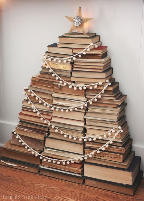 25+ Amazing Christmas Trees – One For Everyone’s Style! Amazing Christmas Trees, Book Christmas Tree, Book Tree, Alternative Christmas, Creative Christmas Trees, Alternative Christmas Tree, Deco Originale, Noel Christmas, Christmas Books