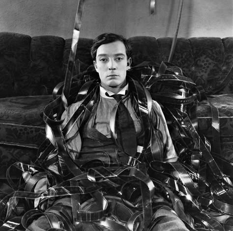 Buster Keaton in The Cameraman 1928 Buster Keaton, Multiple Exposure, Twitter Handles, Alfred Hitchcock, Silent Film, Blade Runner, Old Hollywood, Comedians, Good Movies