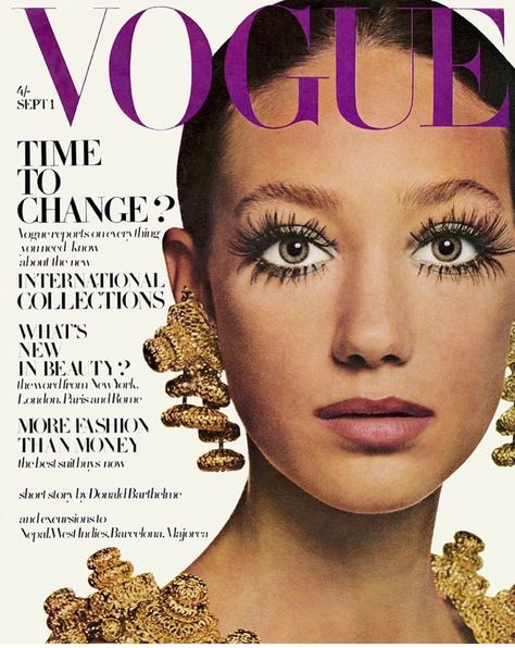 By David Bailey for Vogue UK September 1968 Marissa Berenson, 1960s Makeup, Marisa Berenson, Colleen Corby, Vintage Vogue Covers, 70s Makeup, Pattie Boyd, Vogue British, Jean Shrimpton