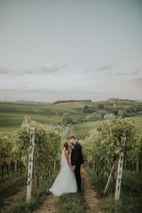 Vineyard Wedding Reception, Vineyard Wedding Inspiration, Candlelit Reception, Jennifer Taylor, Wedding In Tuscany, Tuscan Wedding, Slow Dance, Wine Wedding, Tuscany Wedding