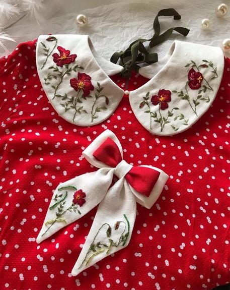 Embroidered Hair Bows, Projek Menjahit, Flower Collar, Embellished Collar, Pola Sulam, Daisy Necklace, Handmade Hair Bows, Embroidered Collars, Handmade Textiles